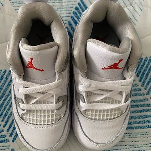 Jordan 4 Retro (Never worn)